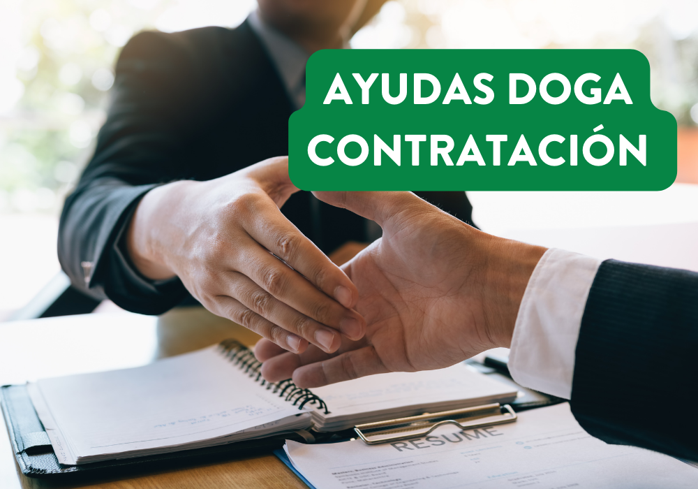 Imagen de un Trabajador siendo Contratado tras una Entrevista de Trabajo - Ayudas DOGA.